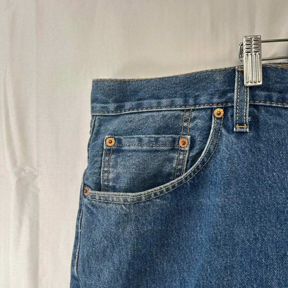 Levi's 550 Relaxed Fit Jeans Men 52x30 Medium Wash Blue Tapered Leg Denim
